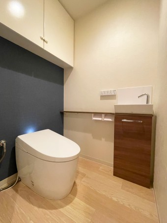 タンクのないすっきりとしたシルエットで広がりを感じる空間に 中野区K様邸 タンクのないすっきりとしたシルエットで広がりを感じる空間に 中野区K様邸